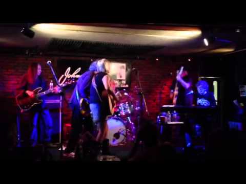 Neil Young debuts new song at Johnny D&#039;s (Somerville, MA) - 9/11/13
