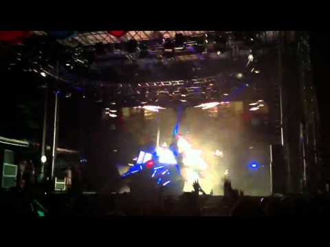 Skrillex at Bonnaroo 6/10/12 - ALI LOVE DIMINISHING RETURNS (ALVIN RISK REMIX)