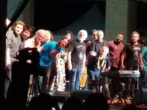 Paul Simon with Michael McDonald - Cecelia - Will It Go Round In Circles 08-14-2019