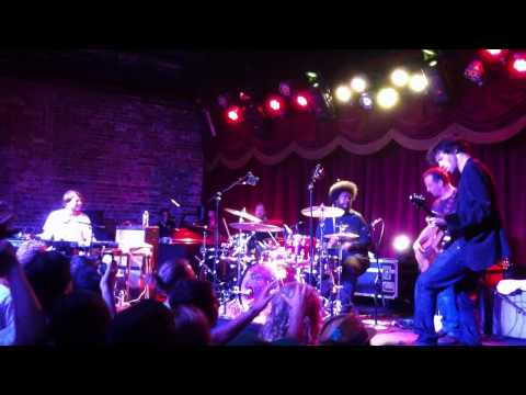 Questlove and Bustle In Your Hedgerow - The Wanton Song - Brooklyn Bowl, 8/11/11