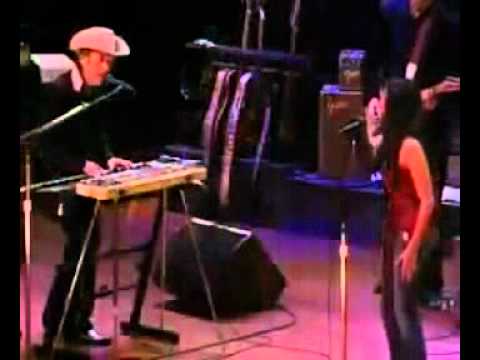 Bob Dylan and Norah Jones - I Shall Be Released (Live)