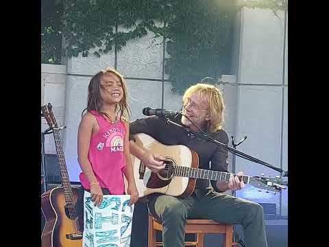 ms unicorn got to go on stage with the real trey!!