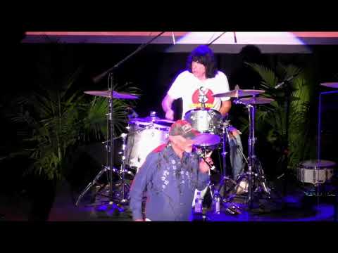 Ramones drummer Marky Ramone + The Beach Boys&#039; Mike Love - &quot;Rockaway Beach&quot; LIVE