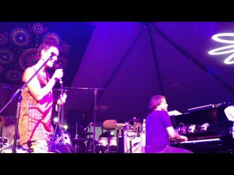 Marco Benevento Trio&#039;s Vaudeville Stage Set | This Is How it Goes feat. Kalmia Traver