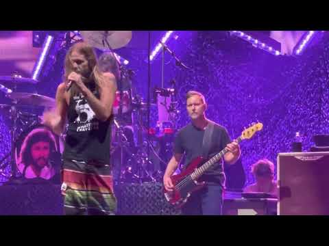 Foo Fighters Somebody to Love (Queen Cover) (Taylor on Vocals, Dave on Drums) Live MSG NYC 6/20/21