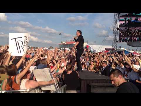 Bruce Springsteen - Waiting on a Sunny Day (Clip) - Jazz Fest 2012