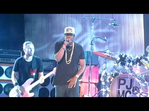 Pearl Jam &amp; Jay-Z- 99 Problems and the beginning Rockin&#039; In The Free World@ Made In America Festival