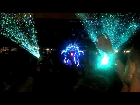 Skrillex Performing Birdy Nam Nam Remix &quot;Goin In&quot; SAMF 6/16/12