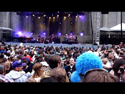 Cookie Monster Boogies Down During Gotta Jiboo - Phish 08/07/10 Greek Theatre