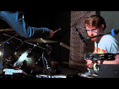 Django Django - &quot;Waveforms&quot; (Live at WFUV)